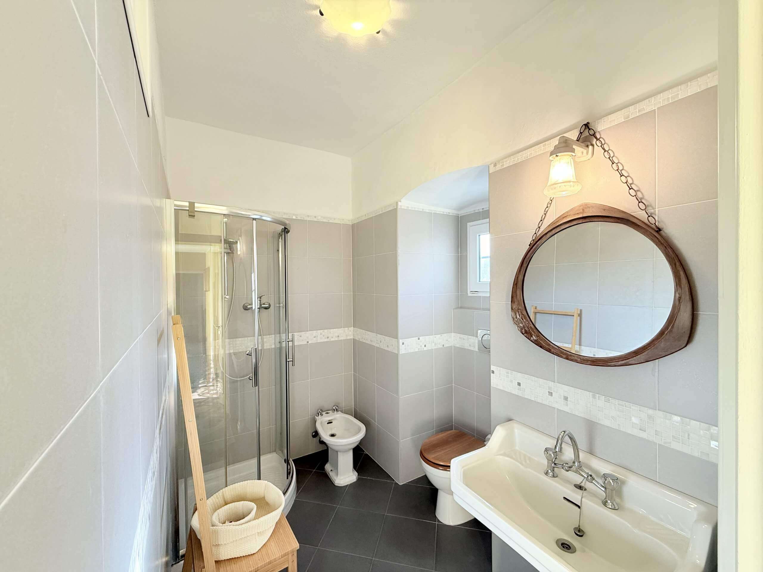 DA_1054_DA_TERRA-ITALIA-IMMOBILIEN_REAL-ESTATE_DOLCEACQUA_VILLAGE-FLAT_FOR-SALE_08-scaled