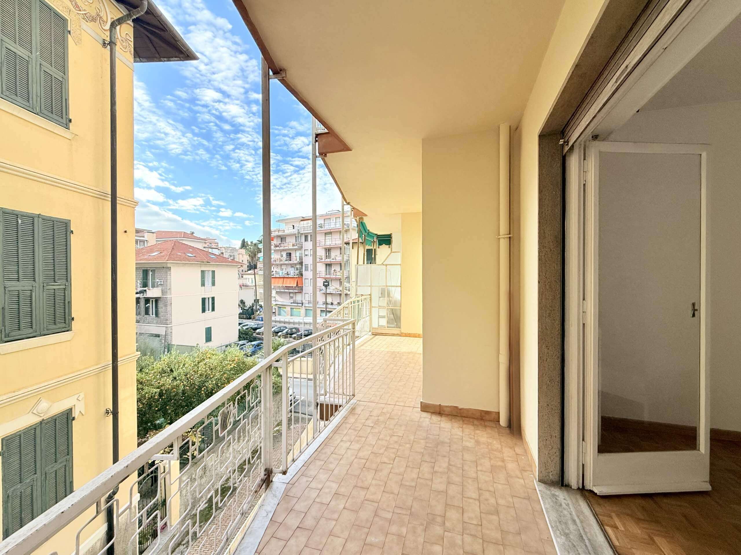 SR_1055_TERRA_ITALIA_IMMOBILIEN_REAL-ESTATE_SANREMO_APARTMENT_FOR-SALE_02-scaled