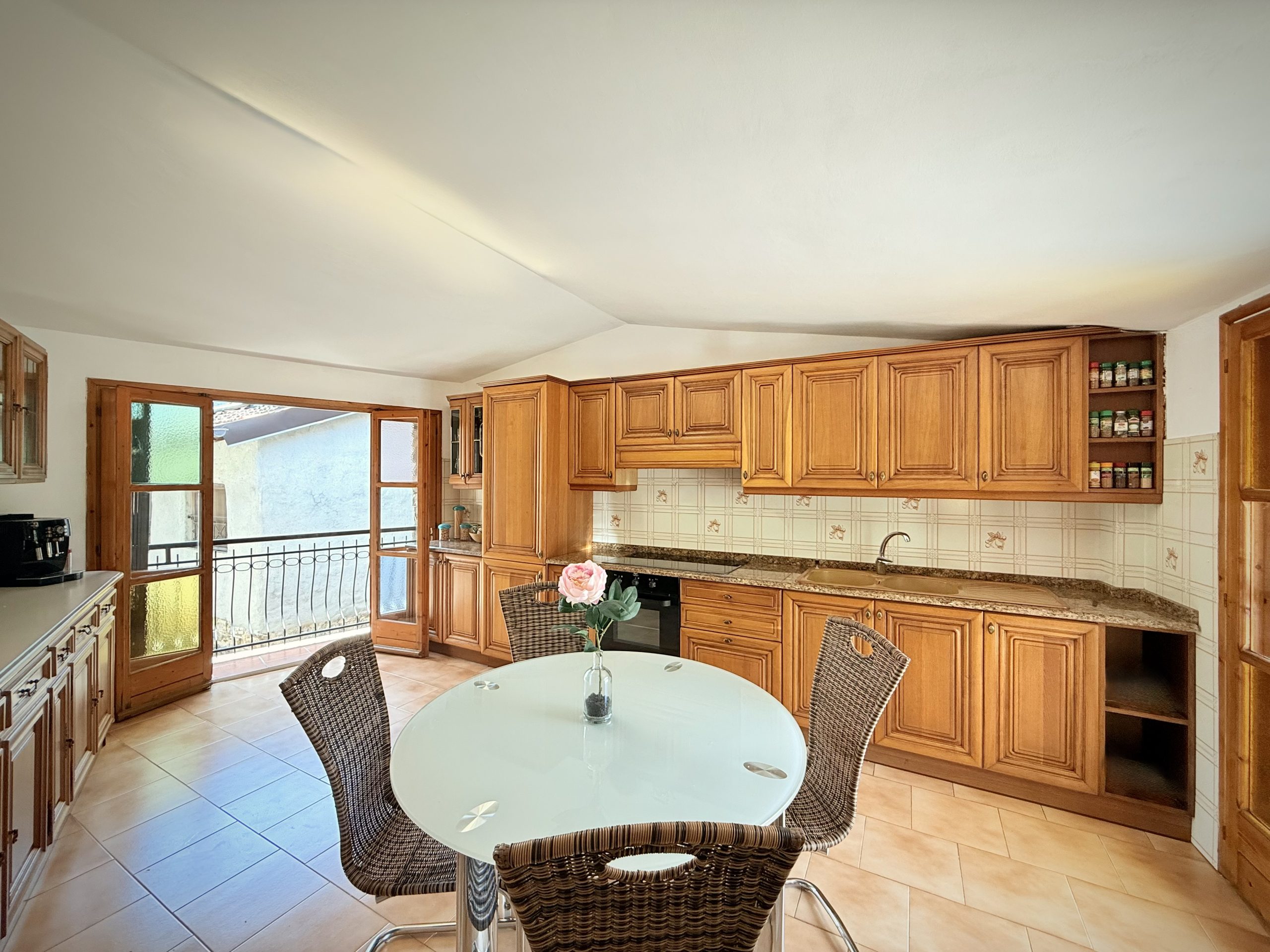 AP_1017_TERRA-ITALIA-IMMOBILIEN_LIGURIEN_APRICALE_VILLAGE-FLAT_FOR_SALE_04-scaled