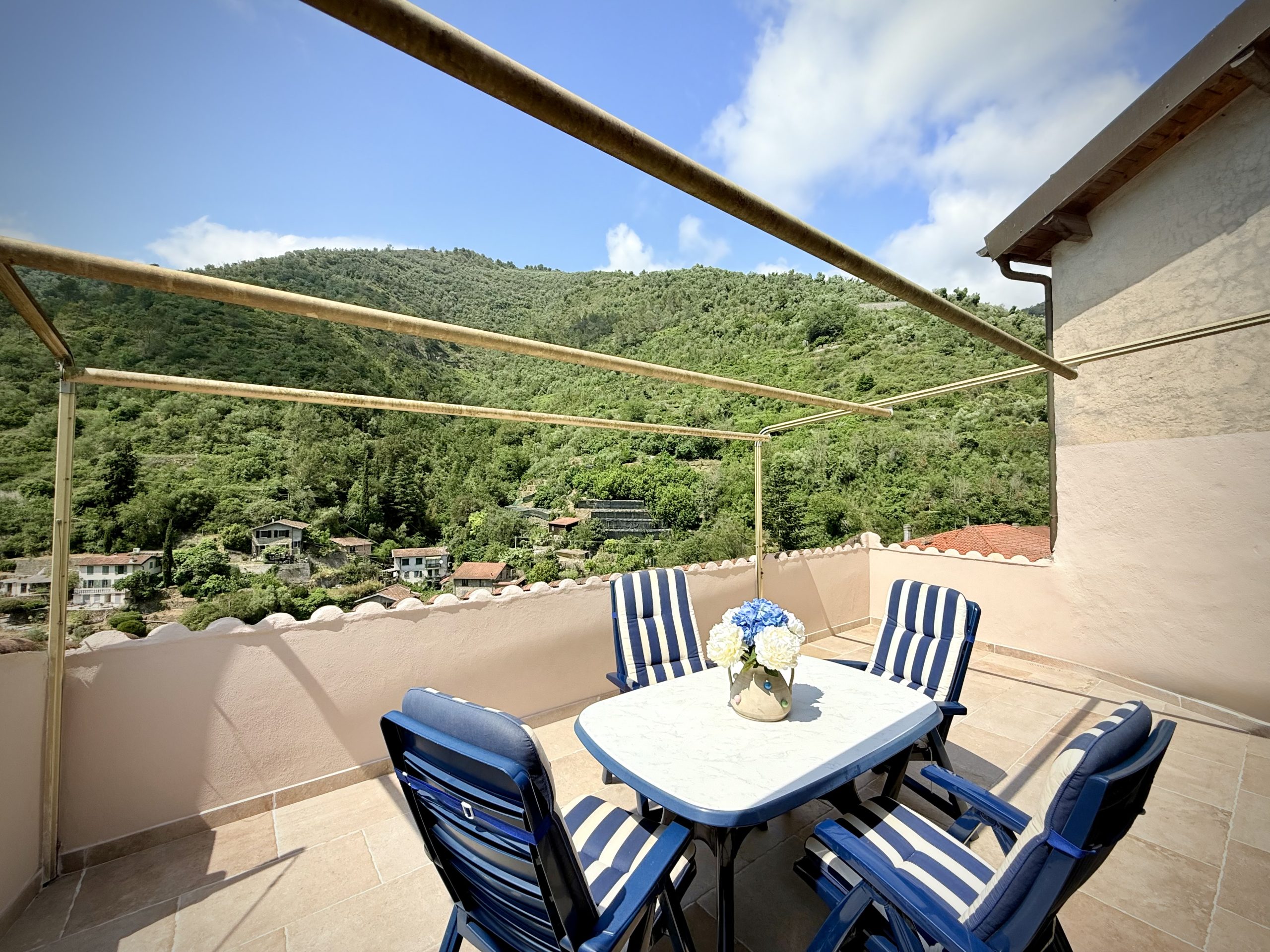 AP_1017_TERRA-ITALIA-IMMOBILIEN_LIGURIEN_APRICALE_VILLAGE-FLAT_FOR_SALE_05-scaled