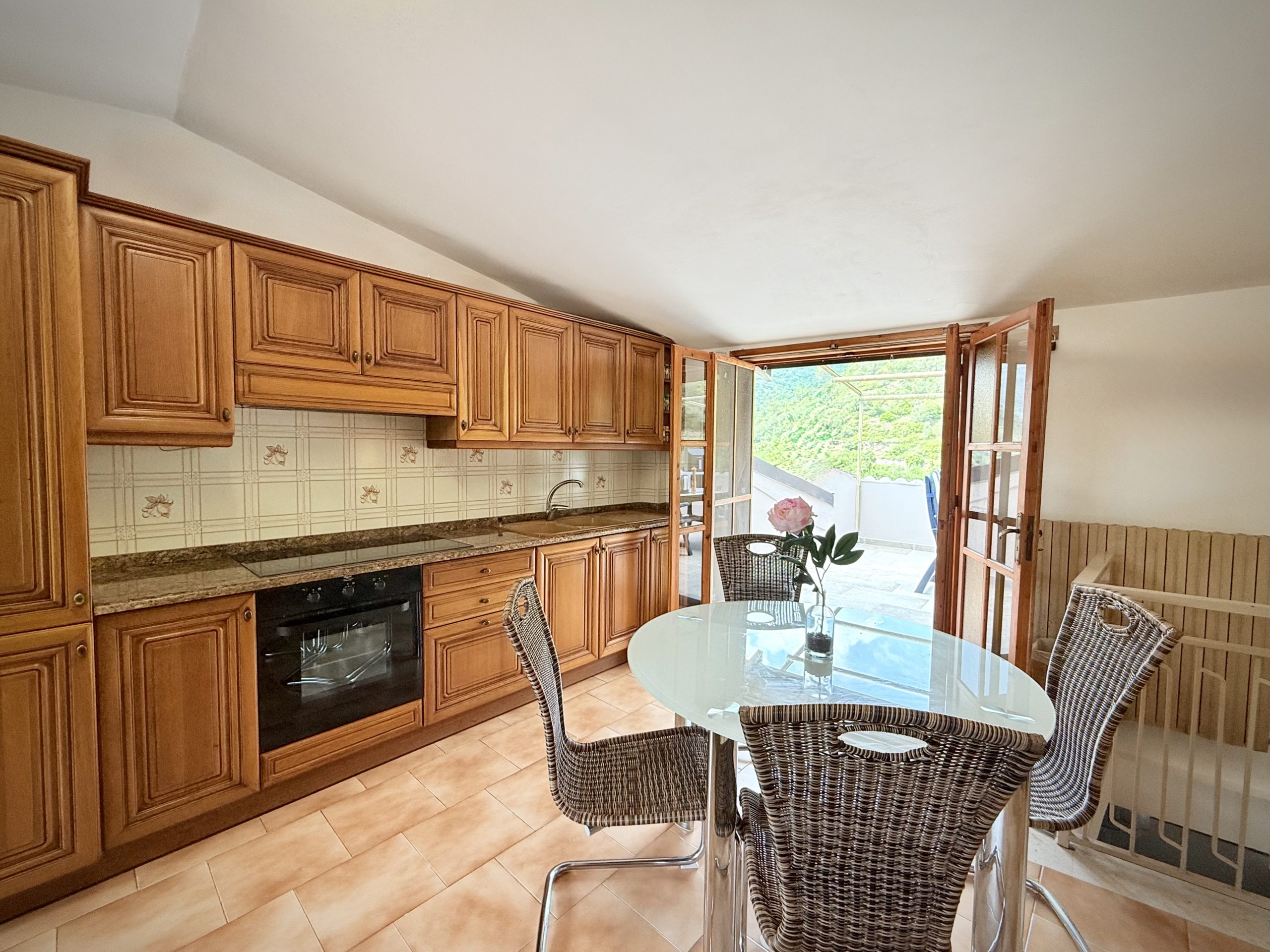 AP_1017_TERRA-ITALIA-IMMOBILIEN_LIGURIEN_APRICALE_VILLAGE-FLAT_FOR_SALE_09-scaled