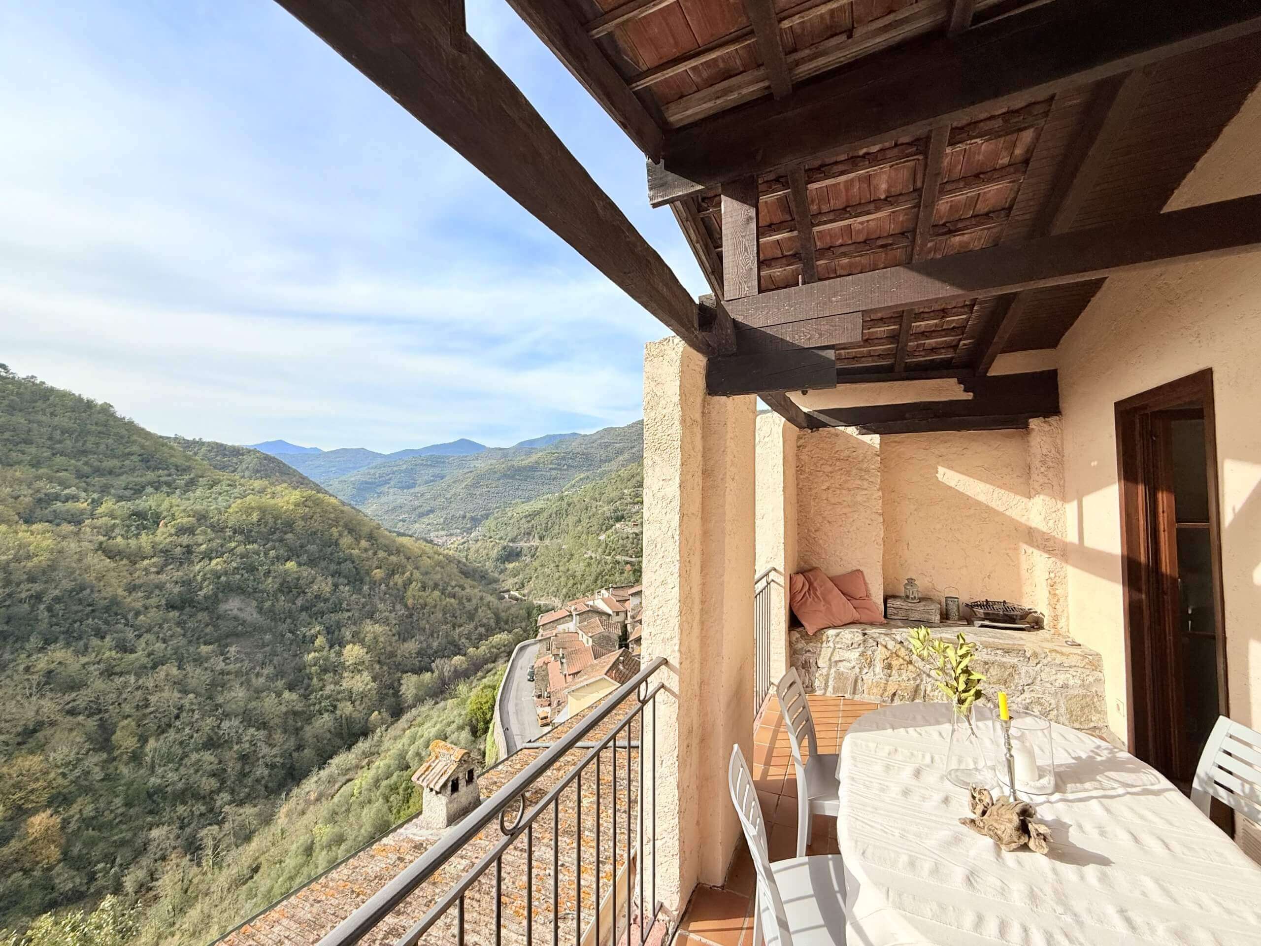 AP_868_TERRA_ITALIA_IMMOBILIEN_LIGURIEN_APRICALE_VILLAGE_HOUSE_03-scaled