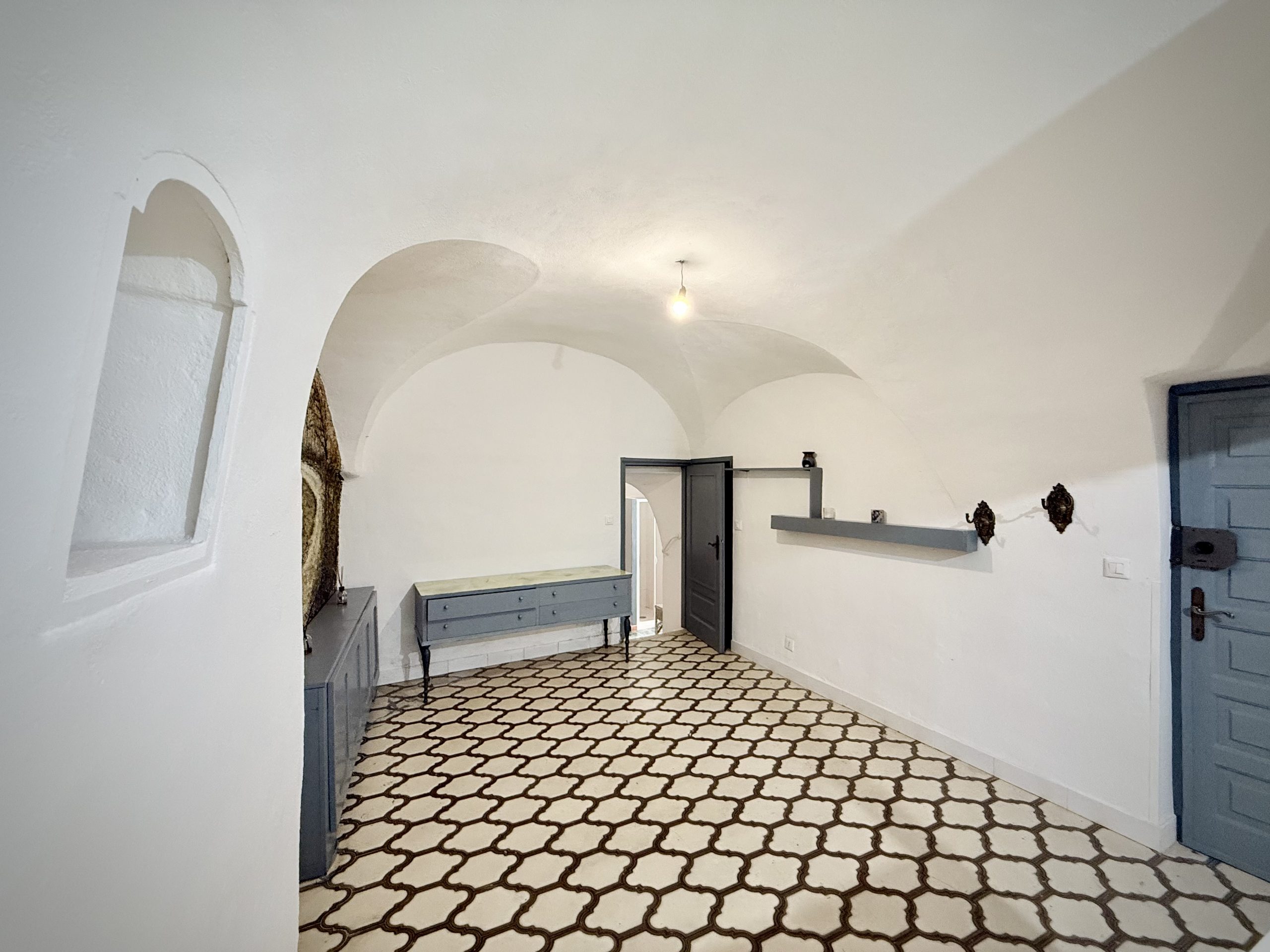 DA1020_01_TERRA-ITALIA-IMMOBILIEN_REAL-ESTATE_DOLCEACQUA_VILLAGE-FLAT_FOR-SALE-scaled
