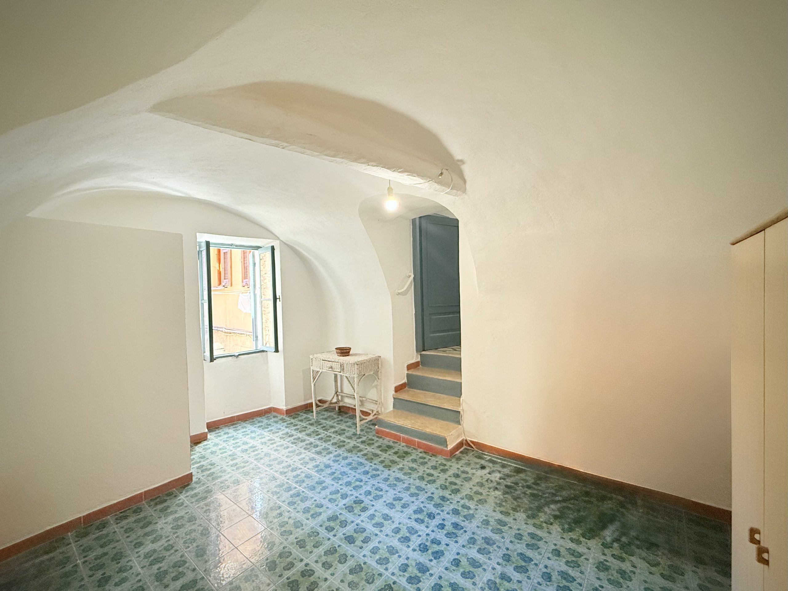 DA1020_07_TERRA-ITALIA-IMMOBILIEN_REAL-ESTATE_DOLCEACQUA_VILLAGE-FLAT_FOR-SALE-scaled