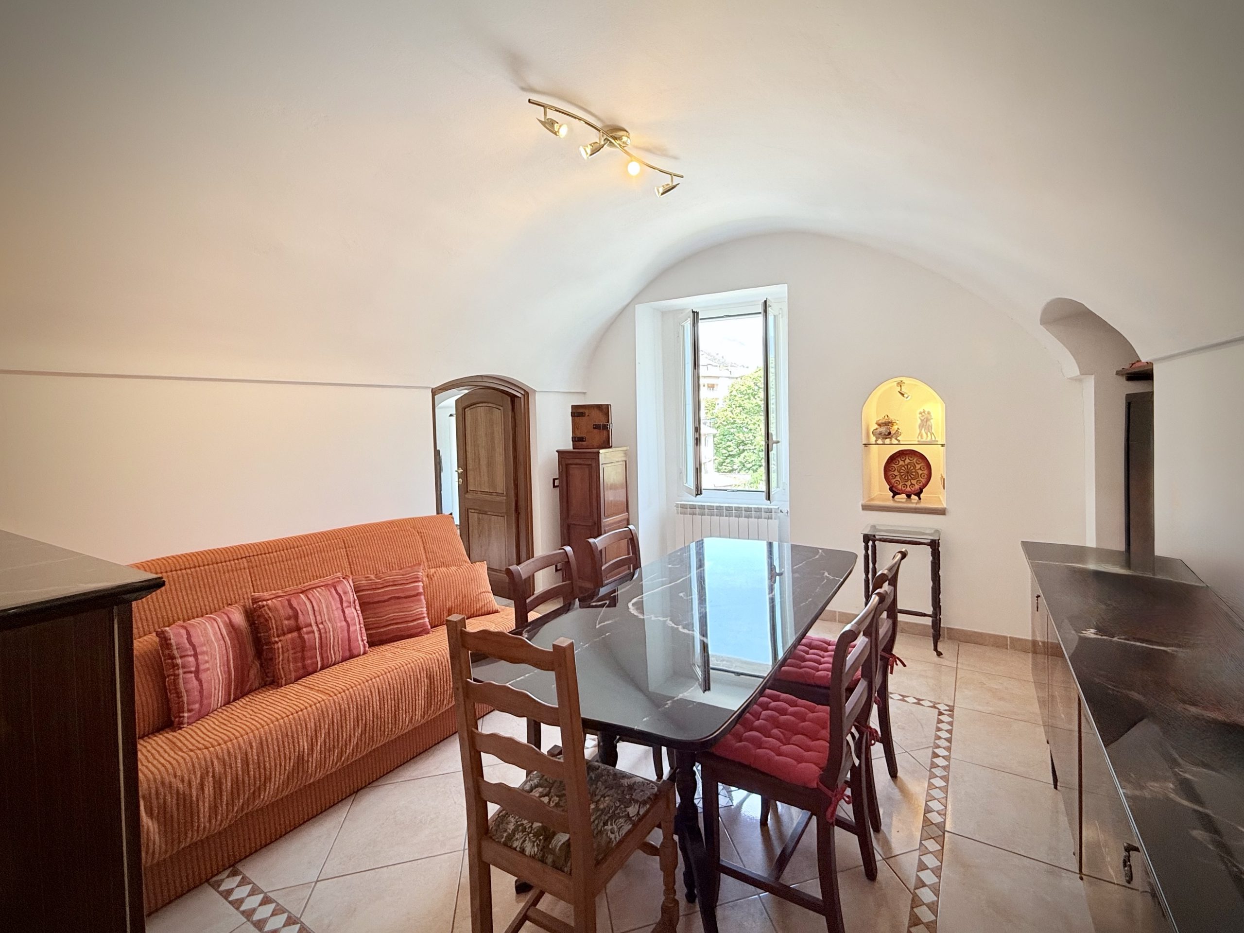 DA_1022_02_TERRA-ITALIA-IMMOBILIEN_REAL-ESTATE_DOLCEACQUA_VILLAGE-FLAT_FOR-SALE-scaled