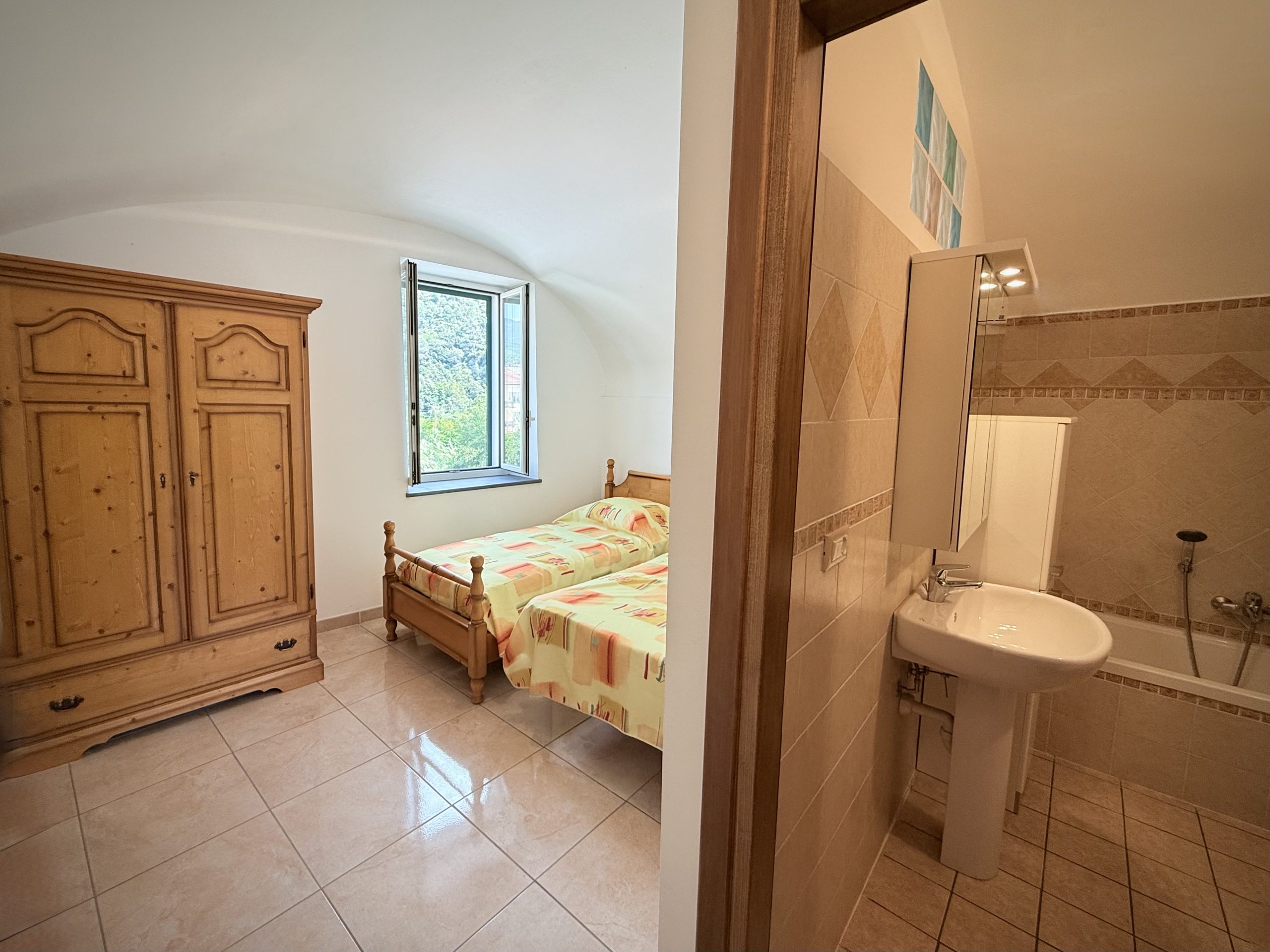 DA_1022_09_TERRA-ITALIA-IMMOBILIEN_REAL-ESTATE_DOLCEACQUA_VILLAGE-FLAT_FOR-SALE-scaled