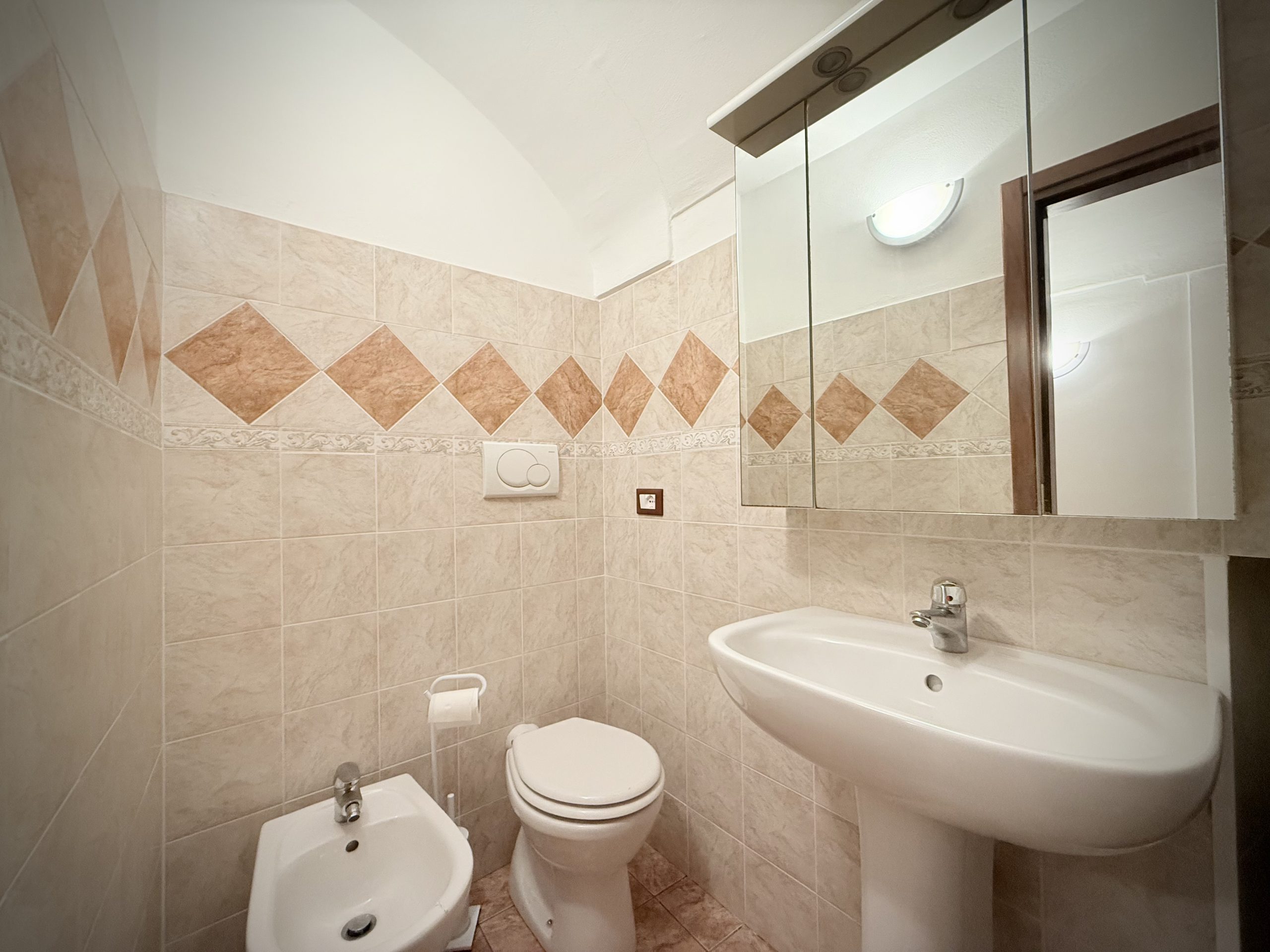 DA_1022_12_TERRA-ITALIA-IMMOBILIEN_REAL-ESTATE_DOLCEACQUA_VILLAGE-FLAT_FOR-SALE-scaled
