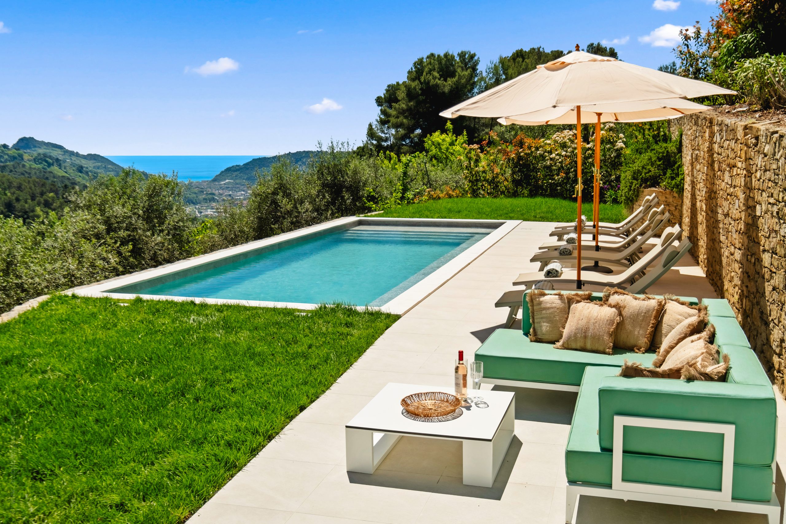 DA_1023_TERRA-ITALIA-IMMOBILIEN_REAL-ESTATE_DOLCEACQUA_VILLA_FOR-SALE_02-scaled