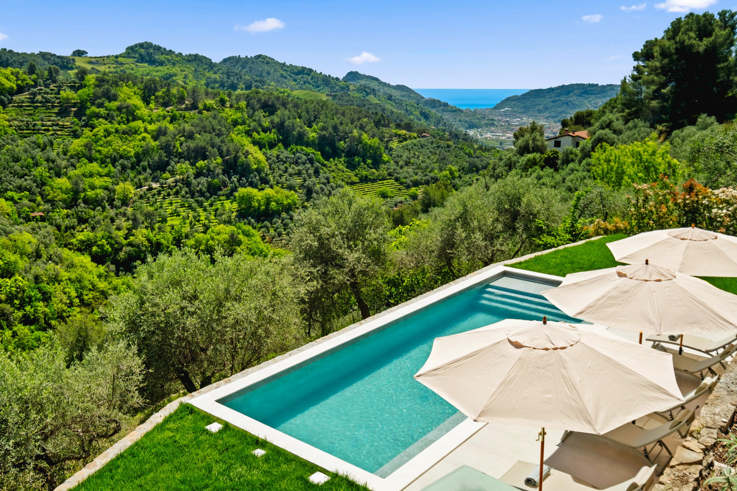 DA_1023_TERRA-ITALIA-IMMOBILIEN_REAL-ESTATE_DOLCEACQUA_VILLA_FOR-SALE_03-scaled