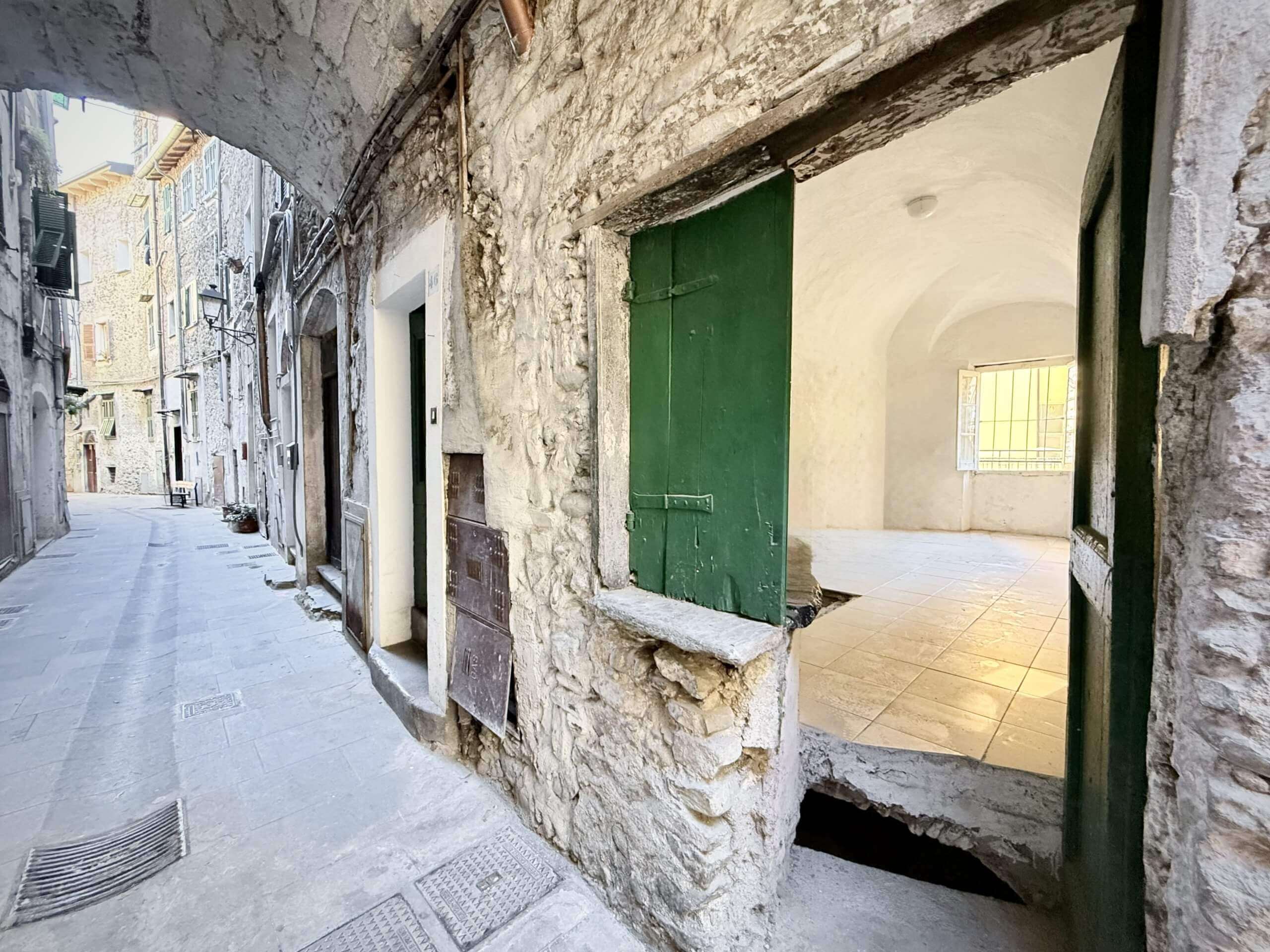 DA_1048_TERRA_ITALIA_IMOBILIEN_LIGURIEN_KELLERRAUM_DOLCEACQUA_01-scaled