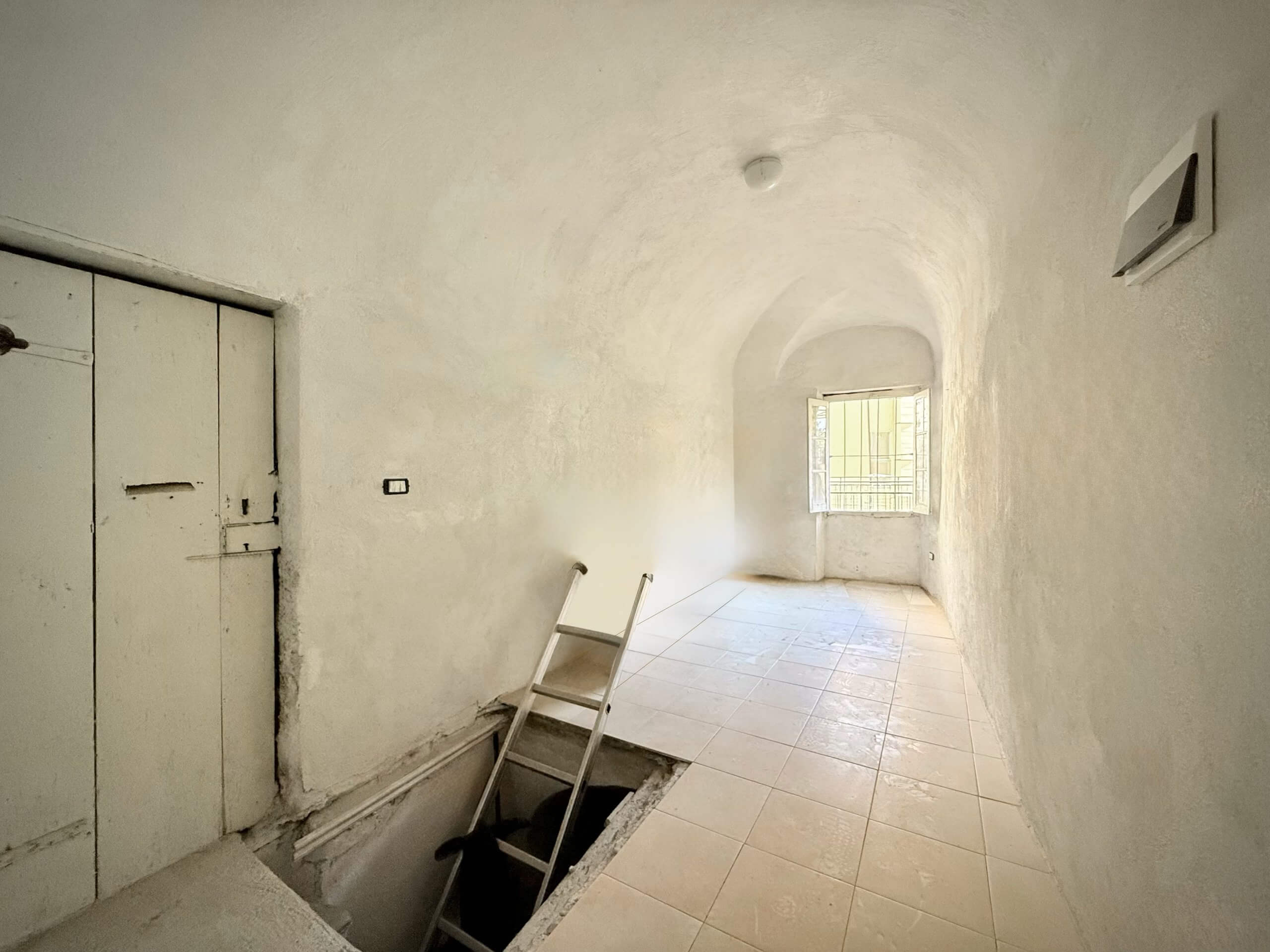 DA_1048_TERRA_ITALIA_IMOBILIEN_LIGURIEN_KELLERRAUM_DOLCEACQUA_02-scaled