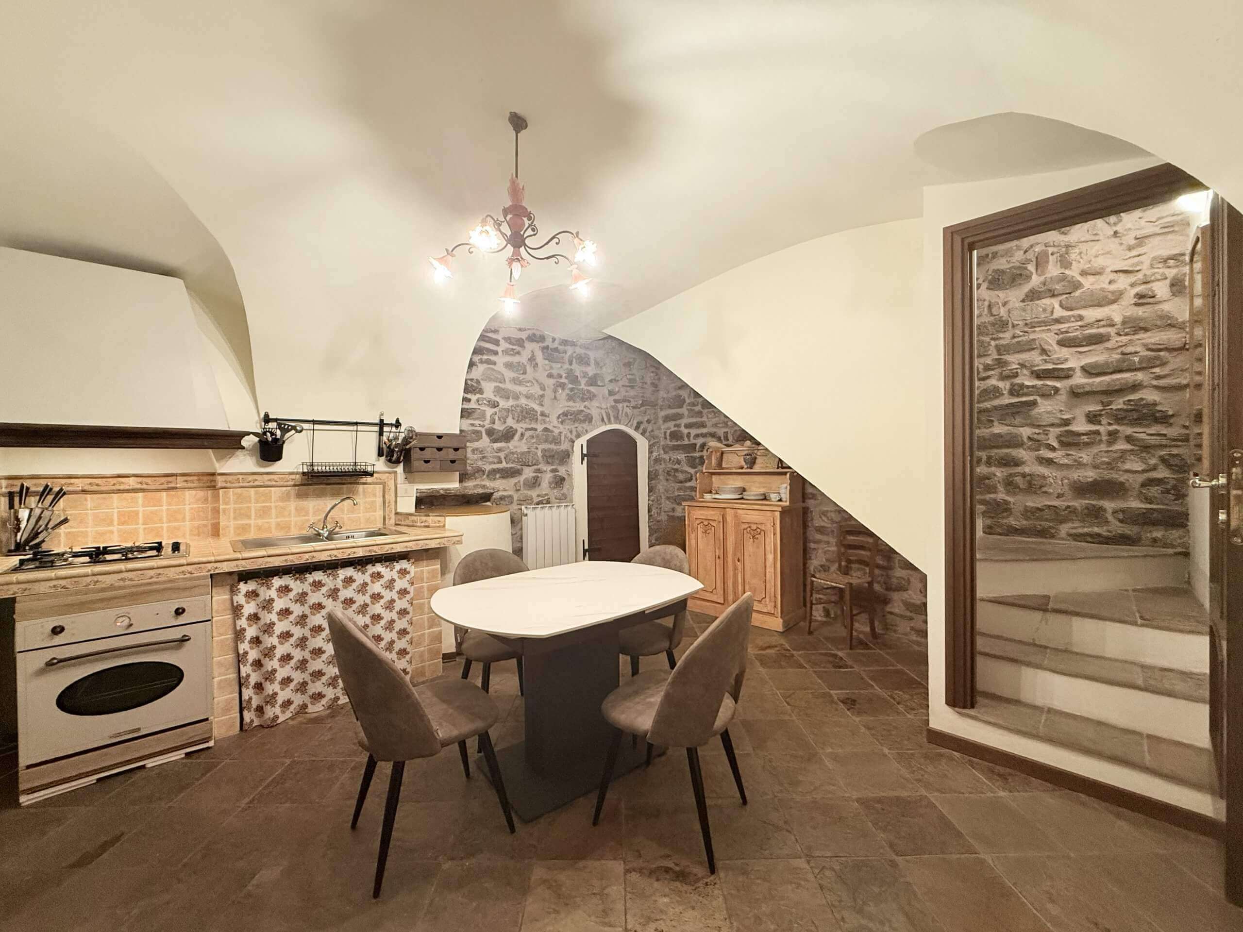 DA_1053_DA_TERRA-ITALIA-IMMOBILIEN_REAL-ESTATE_DOLCEACQUA_VILLAGE-FLAT_FOR-SALE_04-scaled