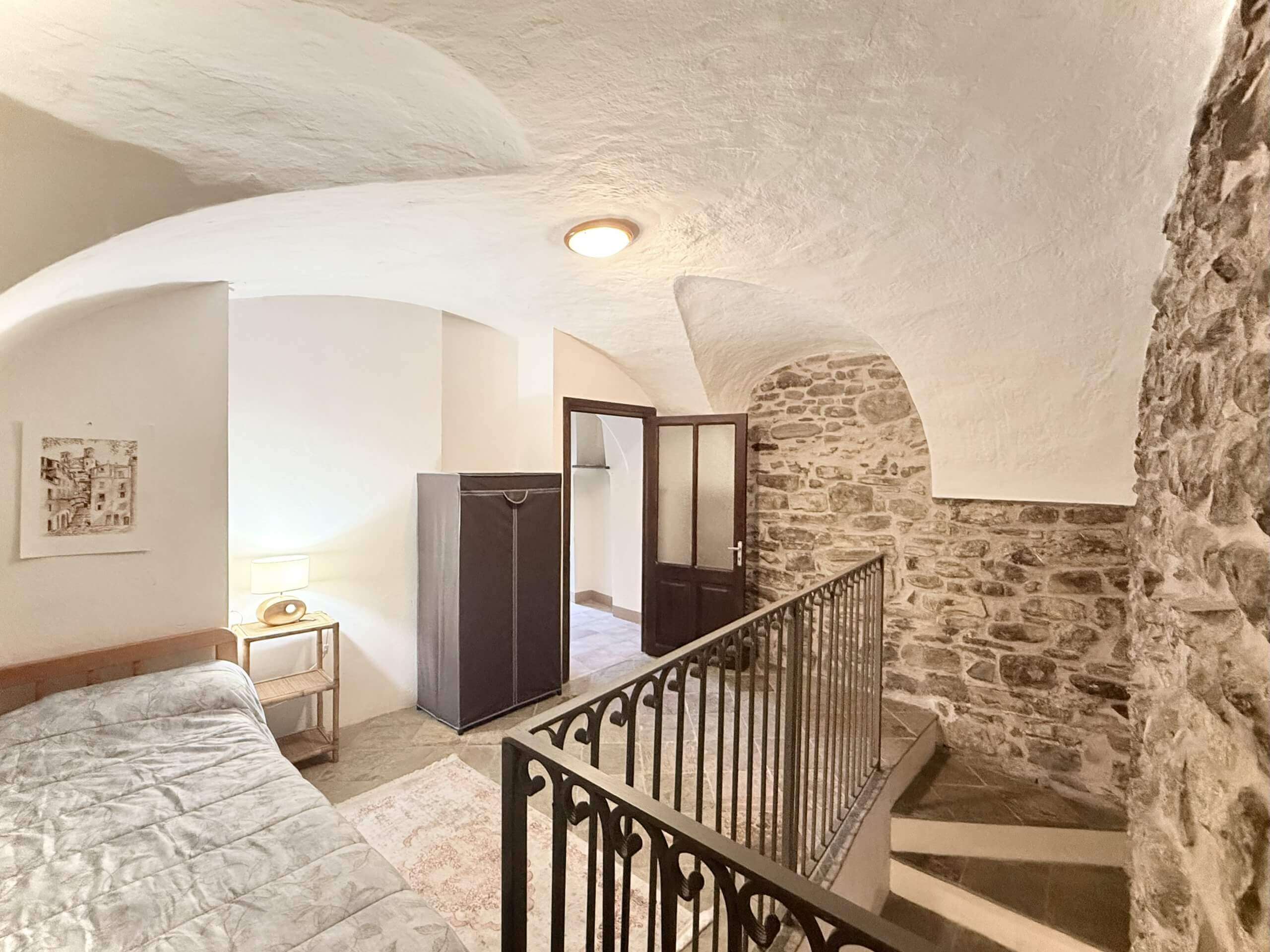 DA_1053_DA_TERRA-ITALIA-IMMOBILIEN_REAL-ESTATE_DOLCEACQUA_VILLAGE-FLAT_FOR-SALE_09-scaled