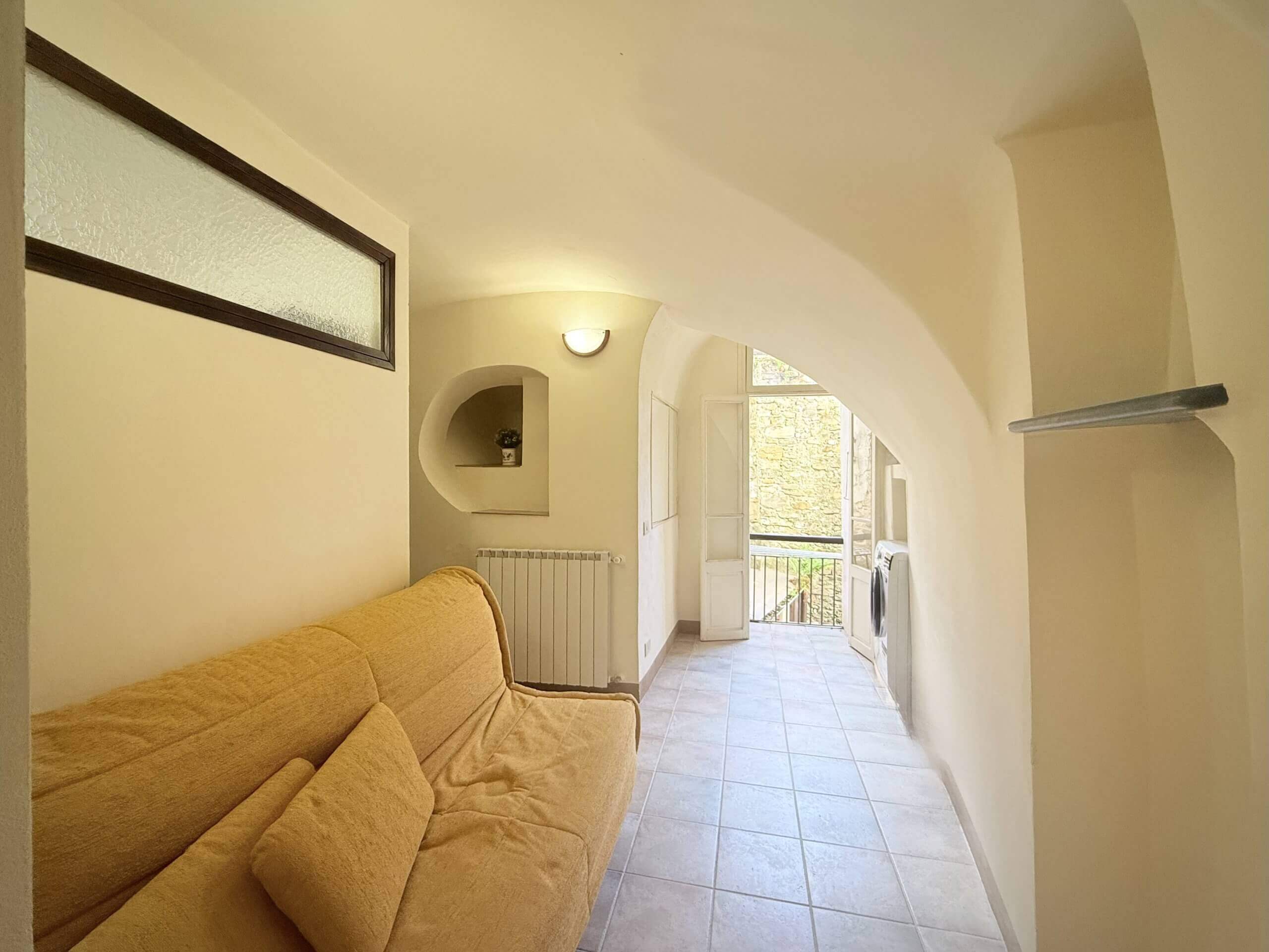 DA_1053_DA_TERRA-ITALIA-IMMOBILIEN_REAL-ESTATE_DOLCEACQUA_VILLAGE-FLAT_FOR-SALE_10-scaled