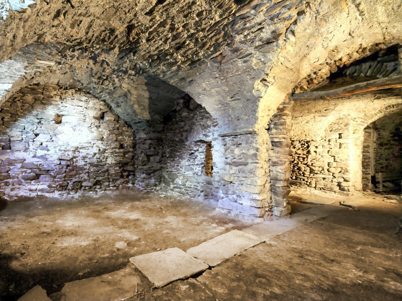 IM904_38-TERRA-ITALIA-IMMOBILIEN_TERRA-ITALIA-IMMOBILIEN_LIGURIEN_PIEVE-DI-TECO_PALAZZO-NOBILE_IMPERIA