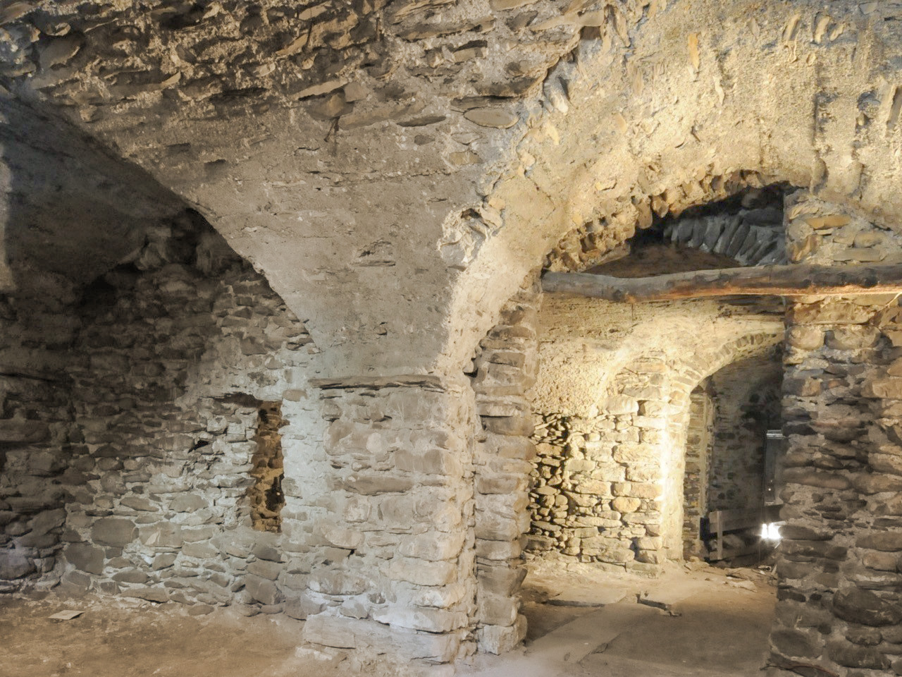 IM904_39-TERRA-ITALIA-IMMOBILIEN_TERRA-ITALIA-IMMOBILIEN_LIGURIEN_PIEVE-DI-TECO_PALAZZO-NOBILE_IMPERIA