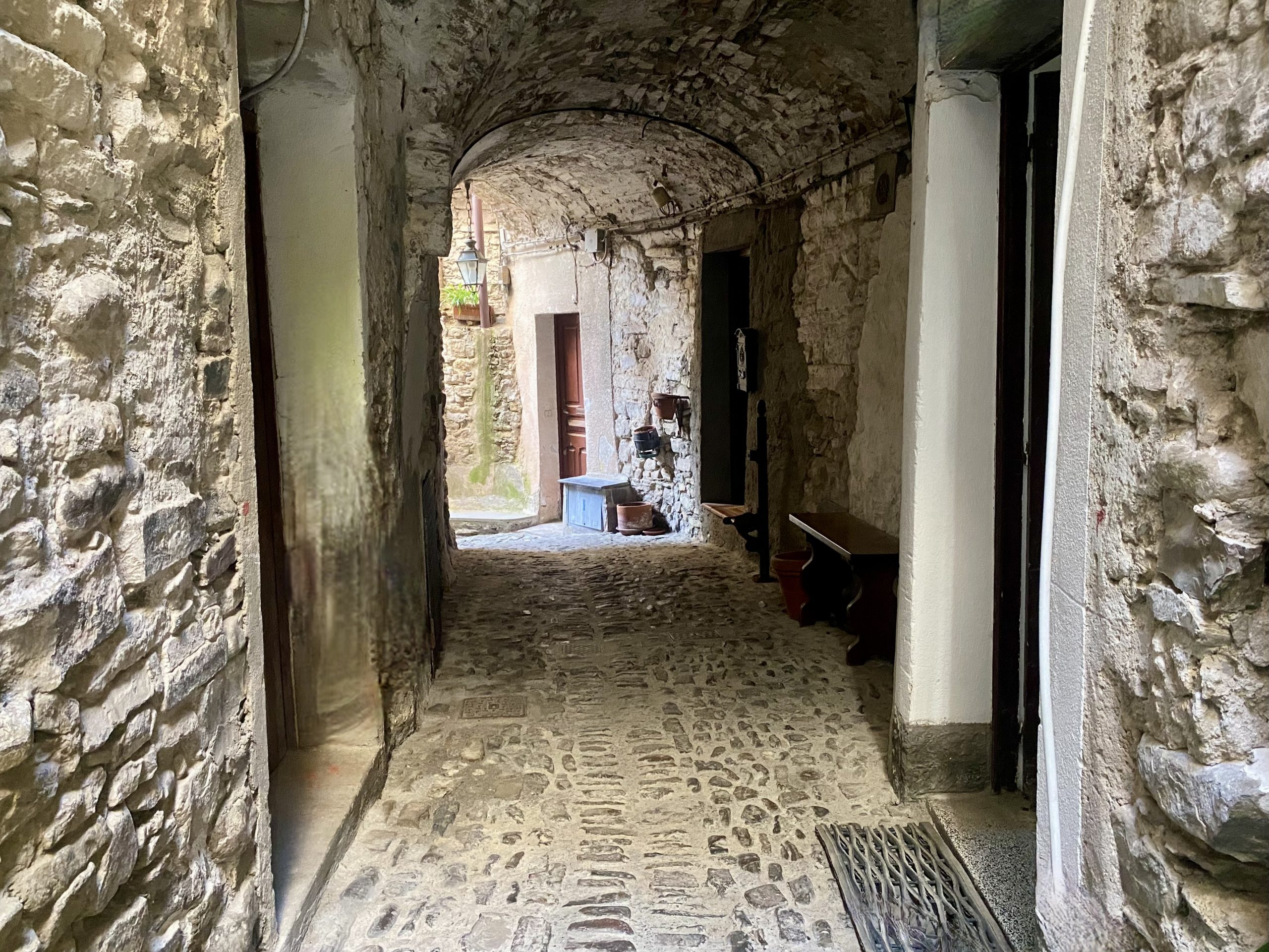 TI_DA-935_16_TERRA-ITALIA-IMMOBILIEN_LIGURIEN_DOLCEACQUA_GRANDE-TERRAZZO_BELLA-VISTA_TOWN-HOUSE-scaled