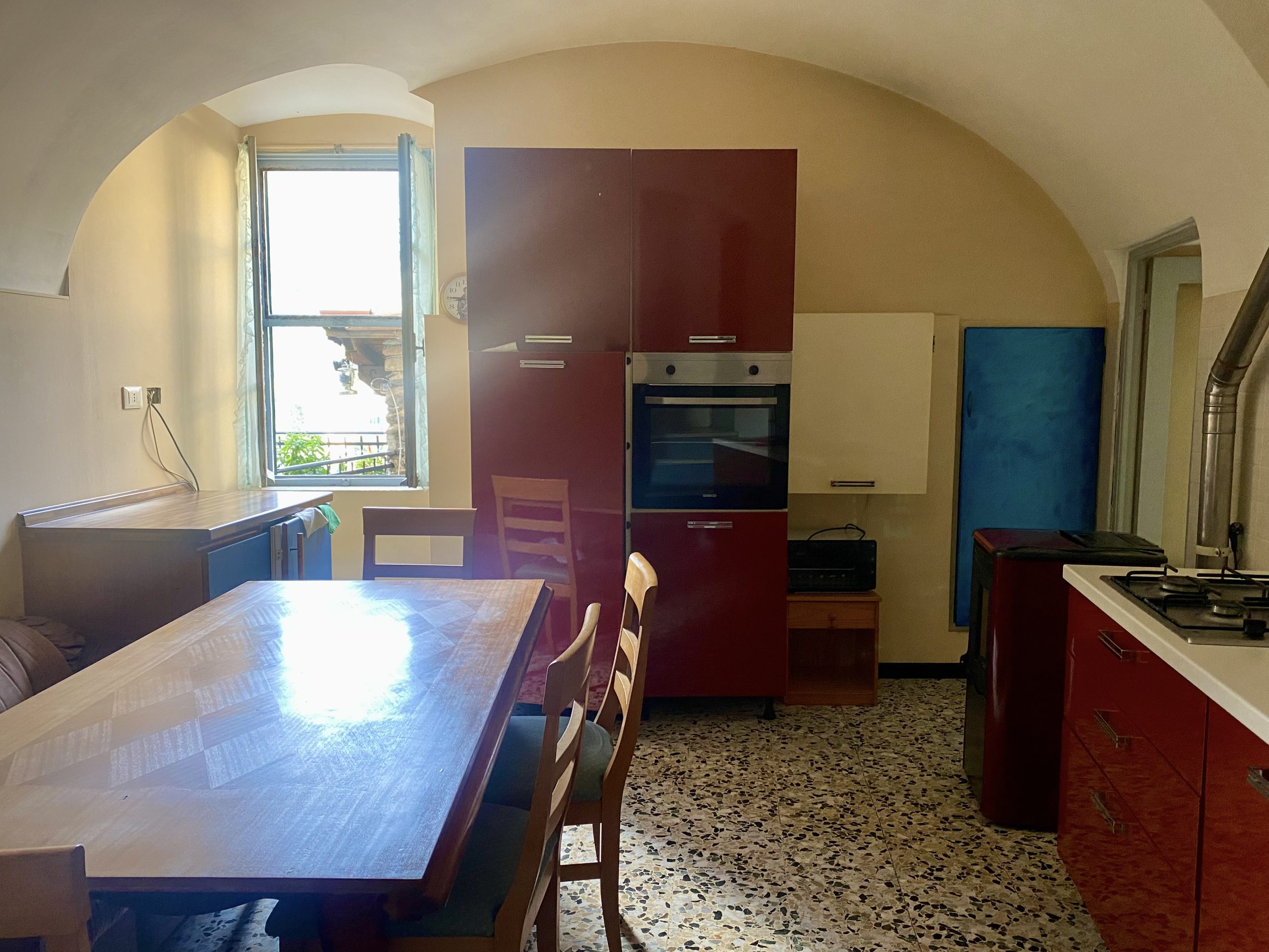 TI_DA_935_03_TERRA-ITALIA-IMMOBILIEN_LIGURIEN_DOLCEACQUA_GRANDE-TERRAZZO_BELLA-VISTA_TOWN-HOUSE-scaled