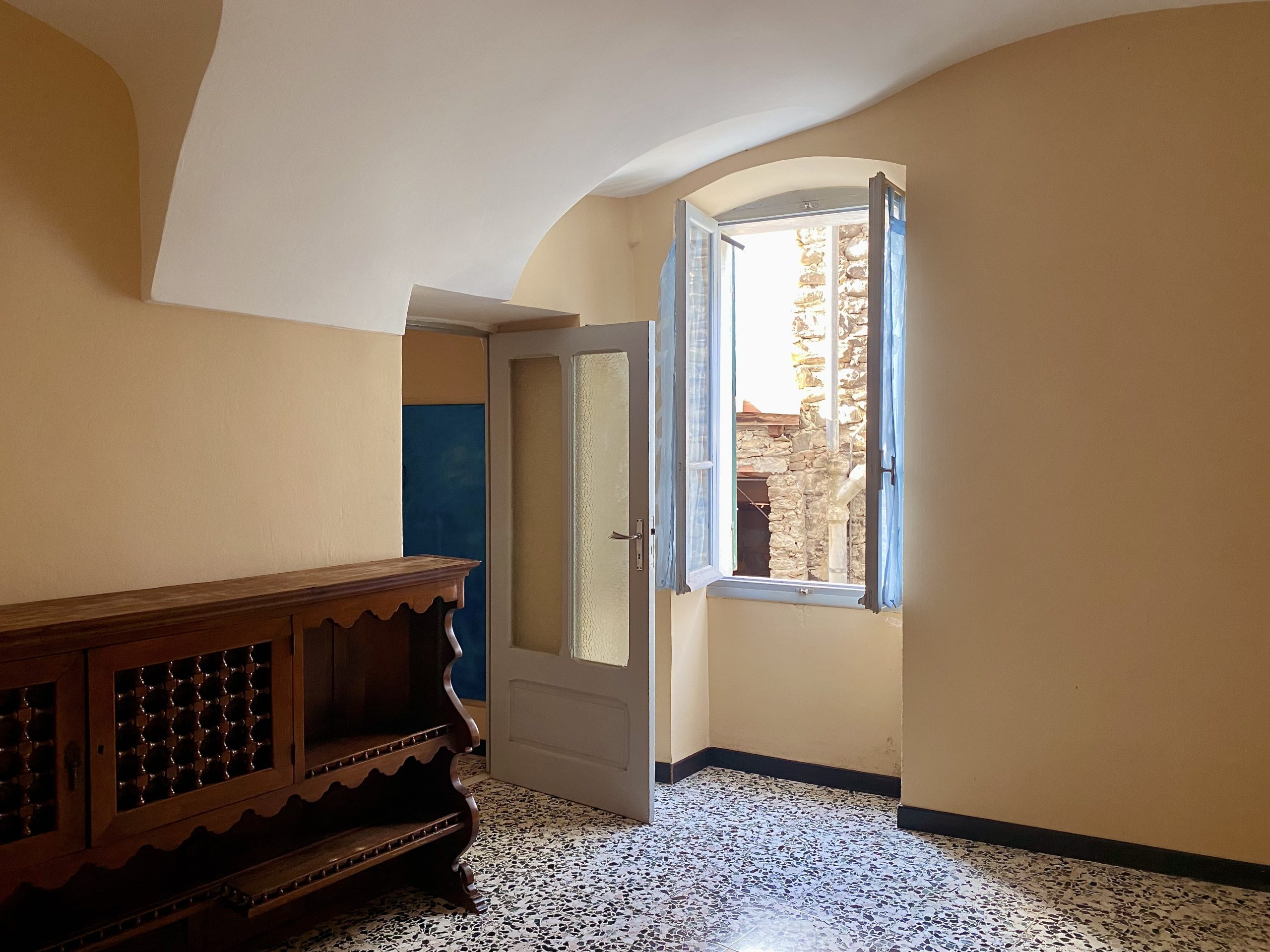 TI_DA_935_05_TERRA-ITALIA-IMMOBILIEN_LIGURIEN_DOLCEACQUA_GRANDE-TERRAZZO_BELLA-VISTA_TOWN-HOUSE-scaled