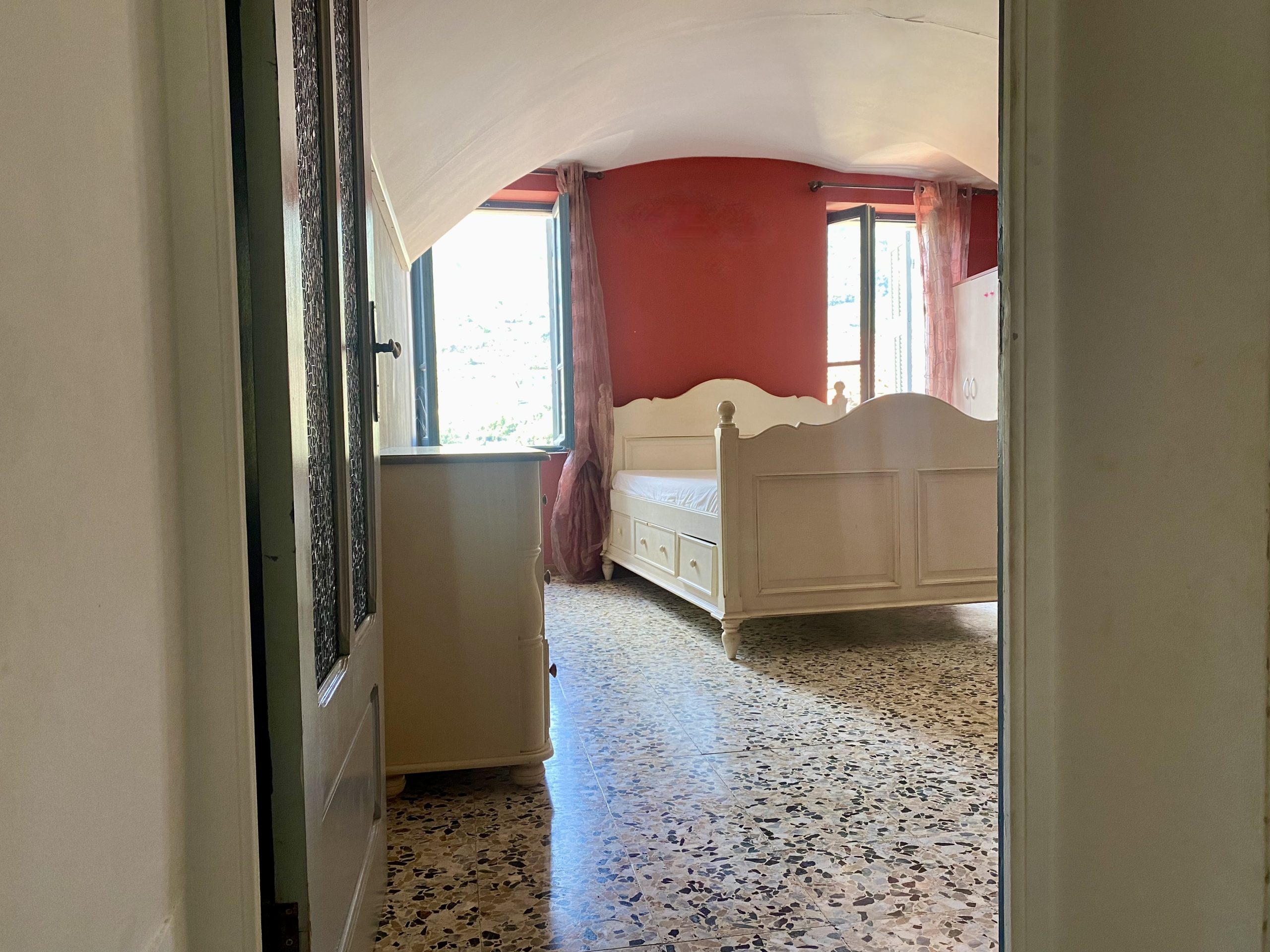 TI_DA_935_07_TERRA-ITALIA-IMMOBILIEN_LIGURIEN_DOLCEACQUA_GRANDE-TERRAZZO_BELLA-VISTA_TOWN-HOUSE-scaled