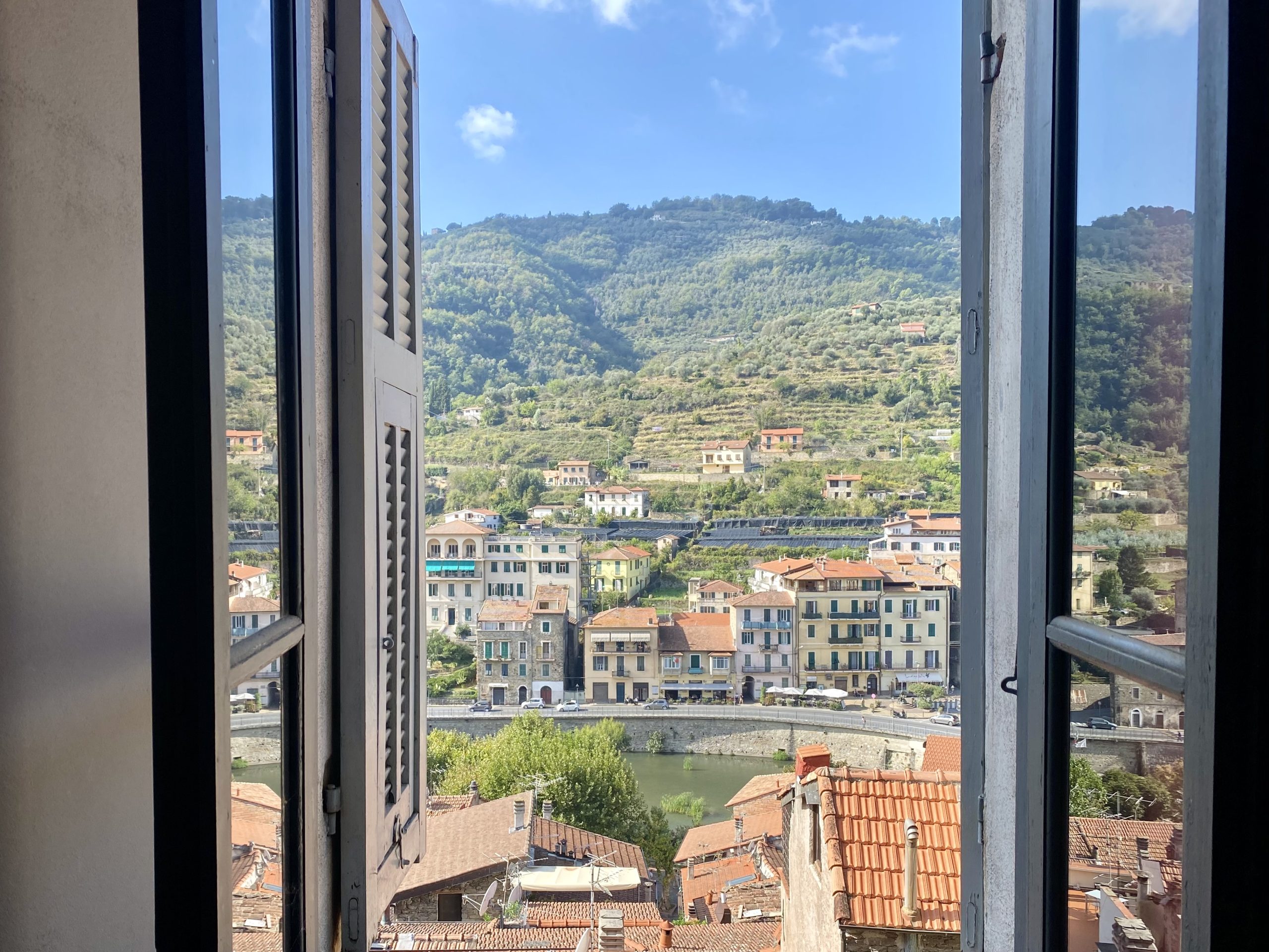 TI_DA_935_08_TERRA-ITALIA-IMMOBILIEN_LIGURIEN_DOLCEACQUA_GRANDE-TERRAZZO_BELLA-VISTA_TOWN-HOUSE-scaled