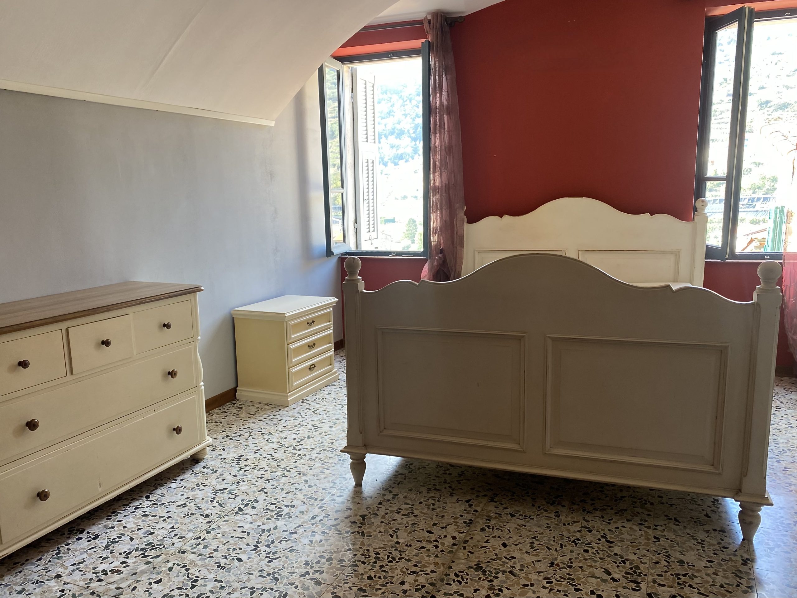 TI_DA_935_09_TERRA-ITALIA-IMMOBILIEN_LIGURIEN_DOLCEACQUA_GRANDE-TERRAZZO_BELLA-VISTA_TOWN-HOUSE-scaled