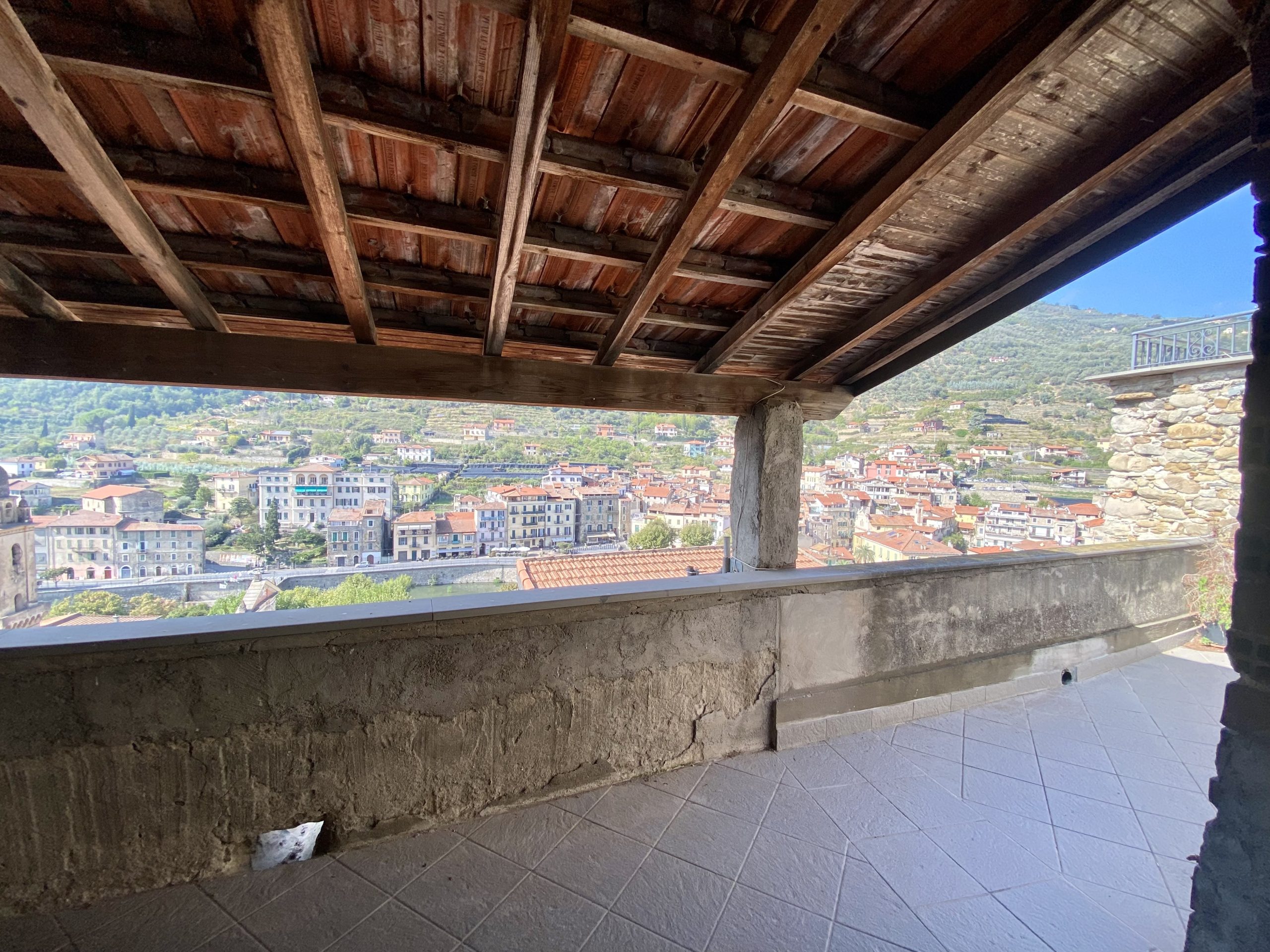 TI_DA_935_11_TERRA-ITALIA-IMMOBILIEN_LIGURIEN_DOLCEACQUA_GRANDE-TERRAZZO_BELLA-VISTA_TOWN-HOUSE-scaled