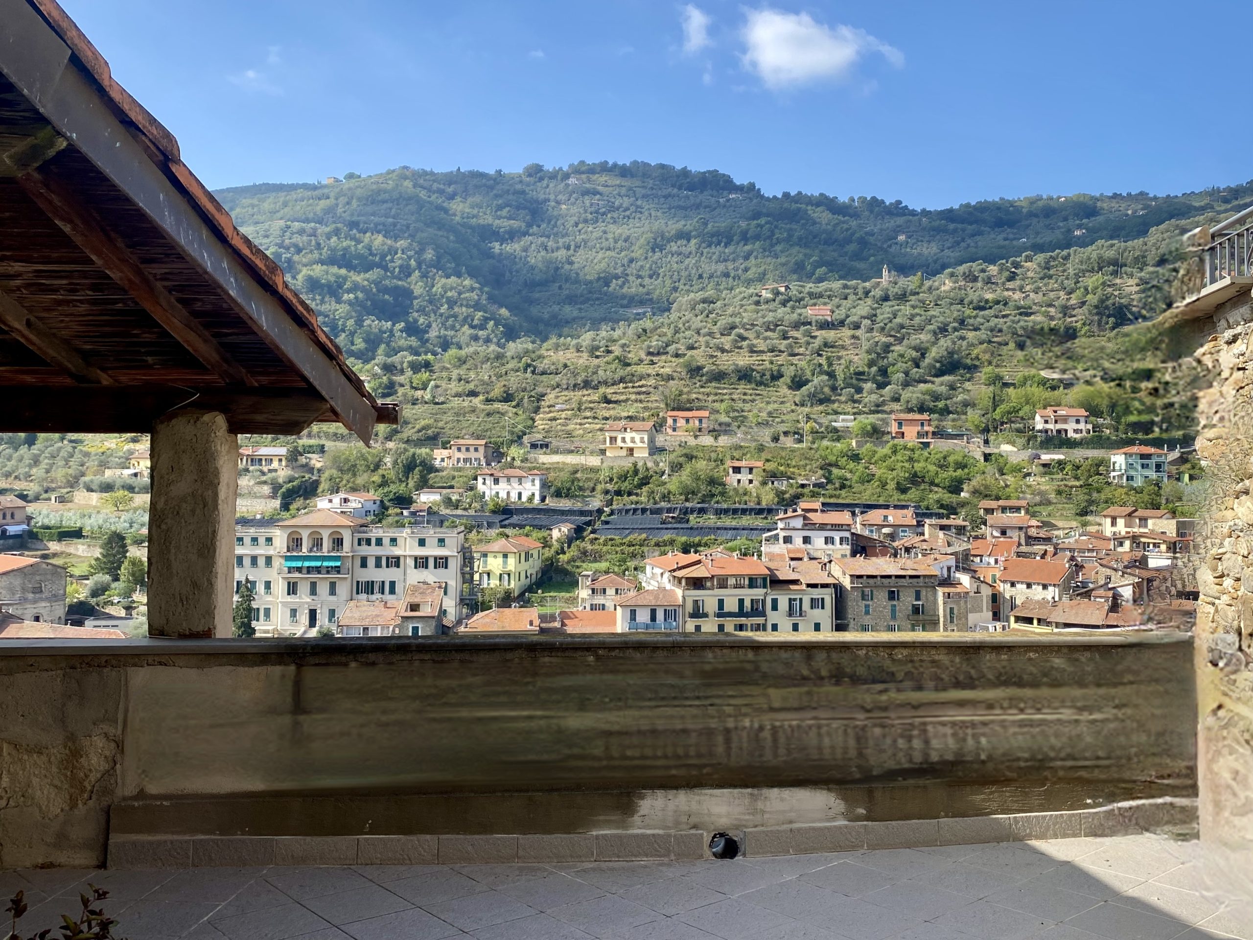 TI_DA_935_12_TERRA-ITALIA-IMMOBILIEN_LIGURIEN_DOLCEACQUA_GRANDE-TERRAZZO_BELLA-VISTA_TOWN-HOUSE-scaled