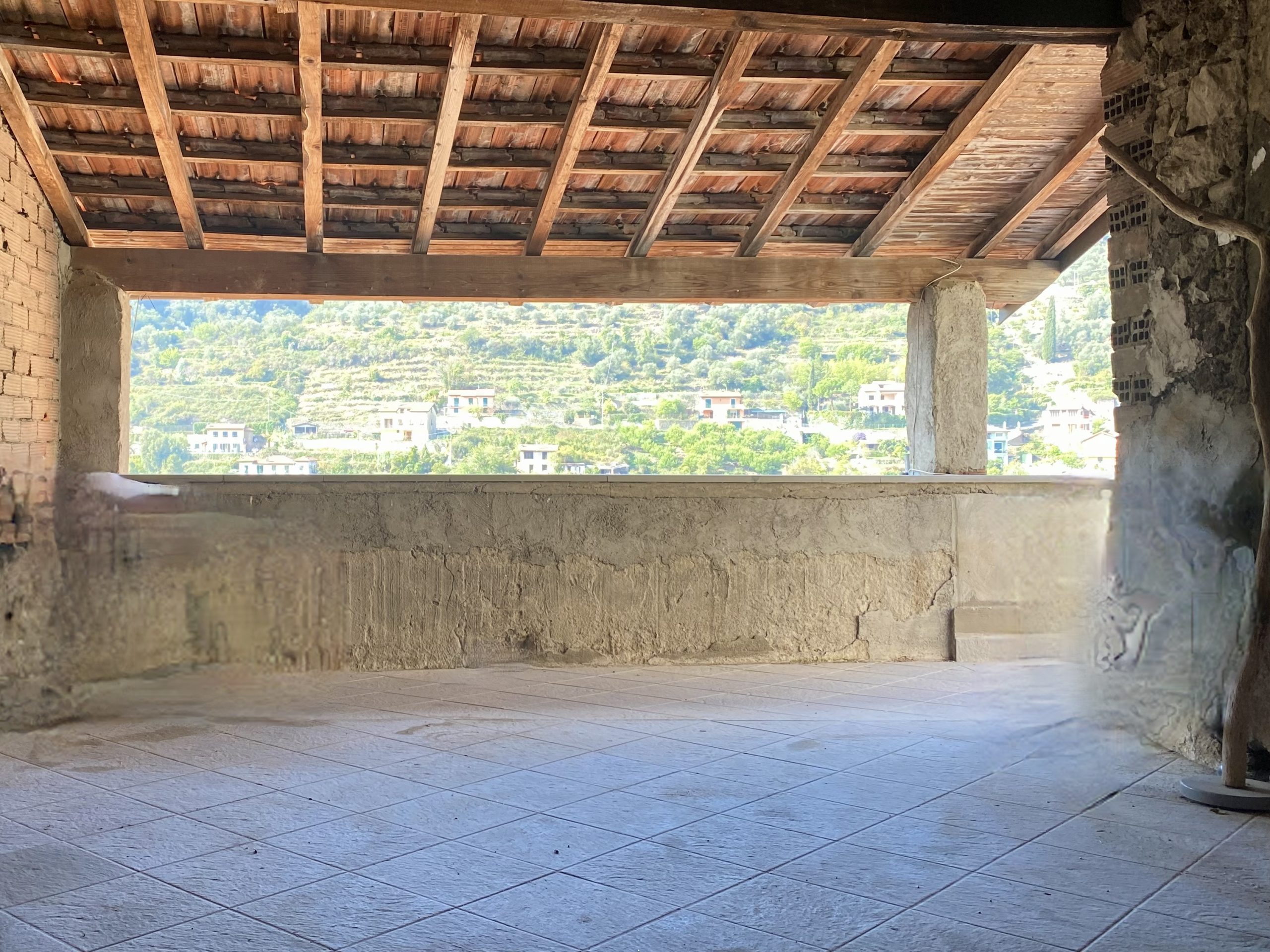 TI_DA_935_13_TERRA-ITALIA-IMMOBILIEN_LIGURIEN_DOLCEACQUA_GRANDE-TERRAZZO_BELLA-VISTA_TOWN-HOUSE-scaled