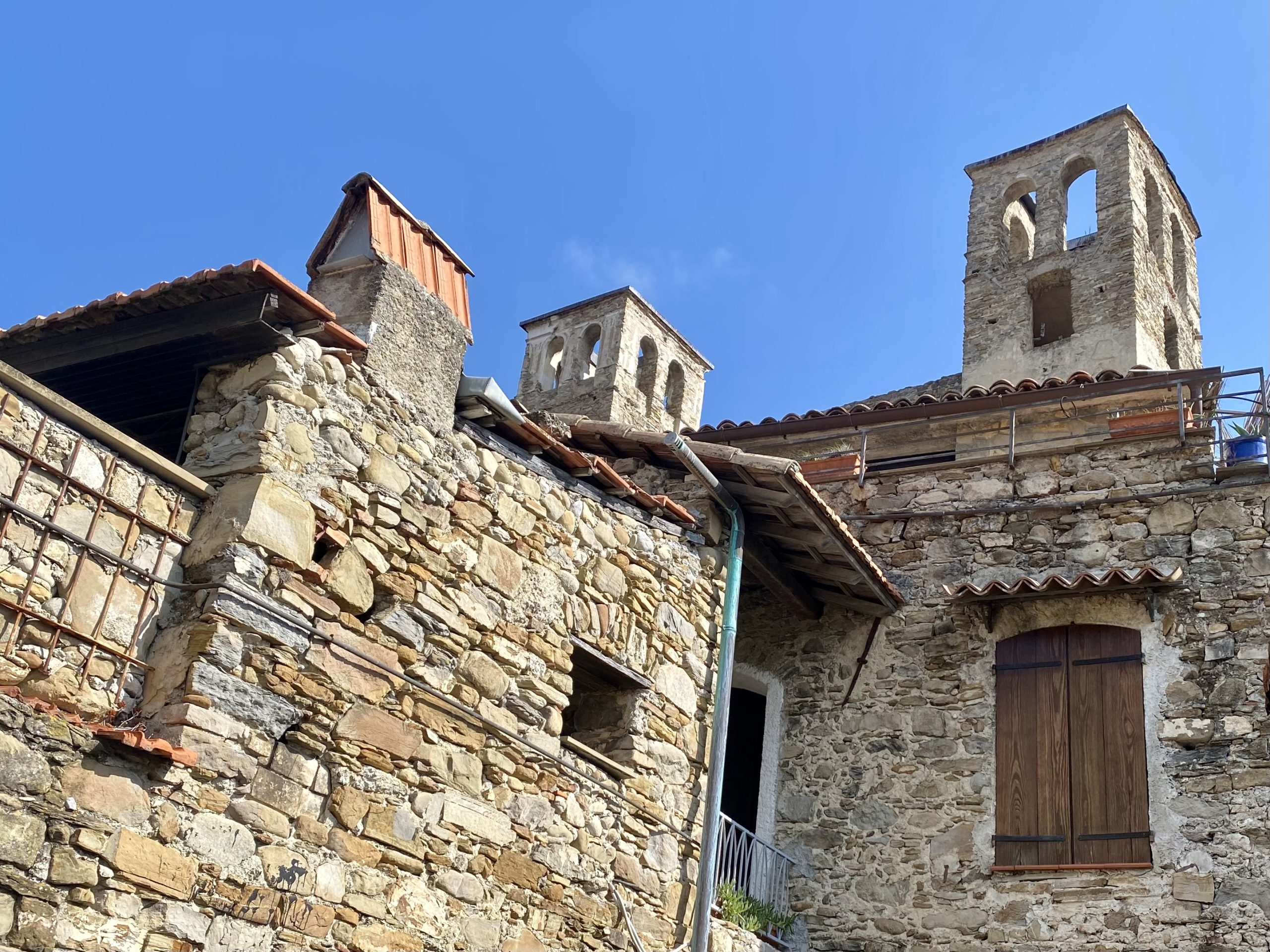 TI_DA_935_14_TERRA-ITALIA-IMMOBILIEN_LIGURIEN_DOLCEACQUA_GRANDE-TERRAZZO_BELLA-VISTA_TOWN-HOUSE-scaled