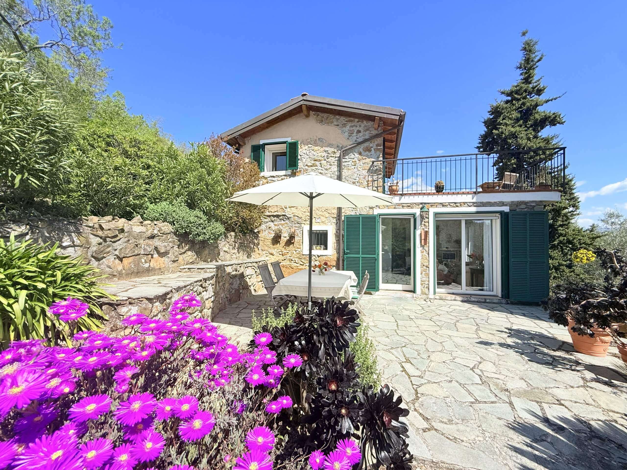 DA_1063_TERRA_ITALIA_IMMOBILIEN_LIGURIEN_DOLCEACQUA_COUNTRY_HOUSE_WITH_-GROUND_LANDHAUS_MIT_GARTEN_SEAVIEW_15-scaled
