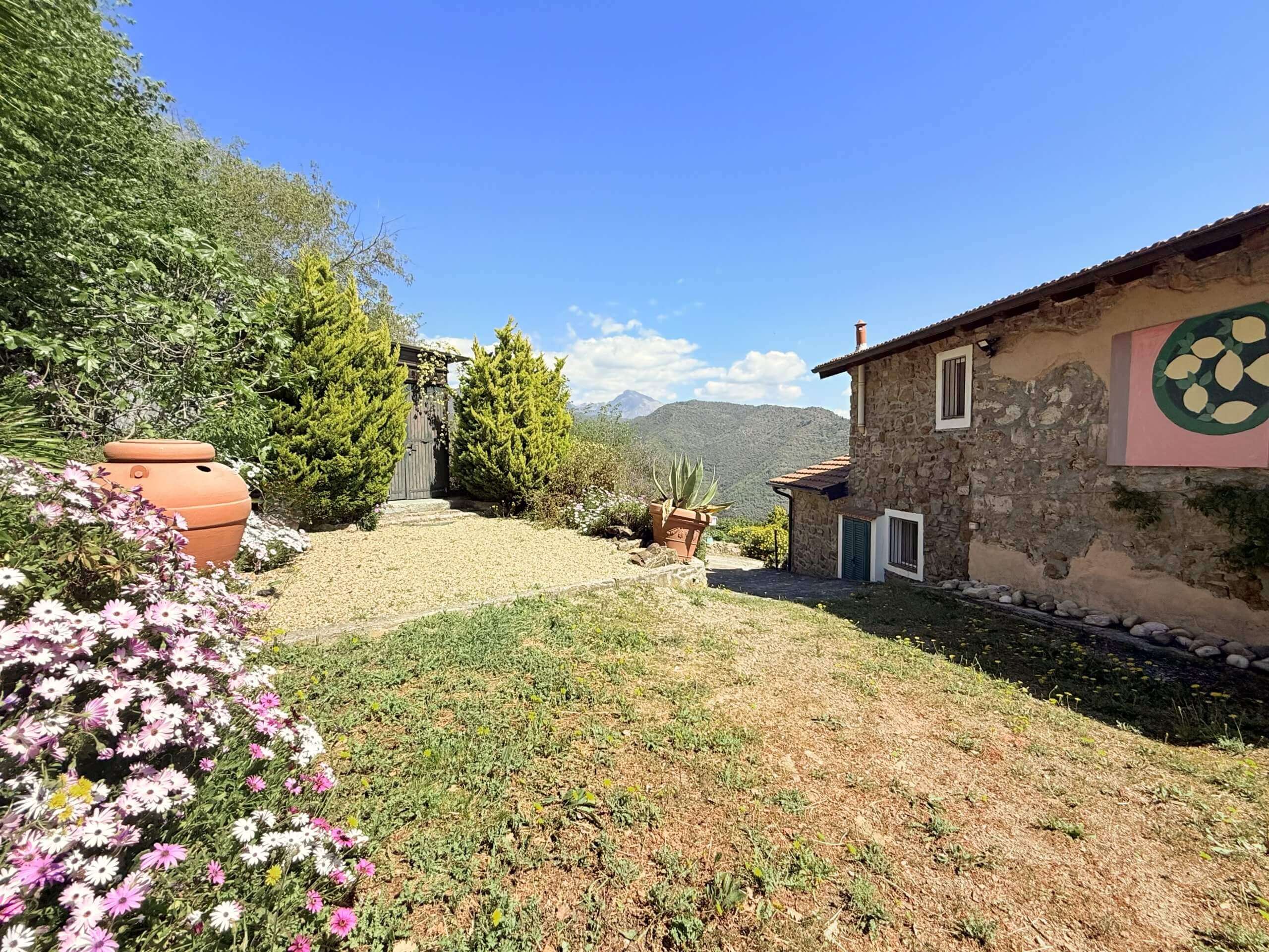 DA_1063_TERRA_ITALIA_IMMOBILIEN_LIGURIEN_DOLCEACQUA_COUNTRY_HOUSE_WITH_-GROUND_LANDHAUS_MIT_GARTEN_SEAVIEW_17-scaled